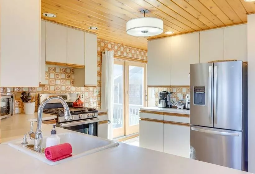 Amazing Rocky Point Retreat Overlooking The Sound!