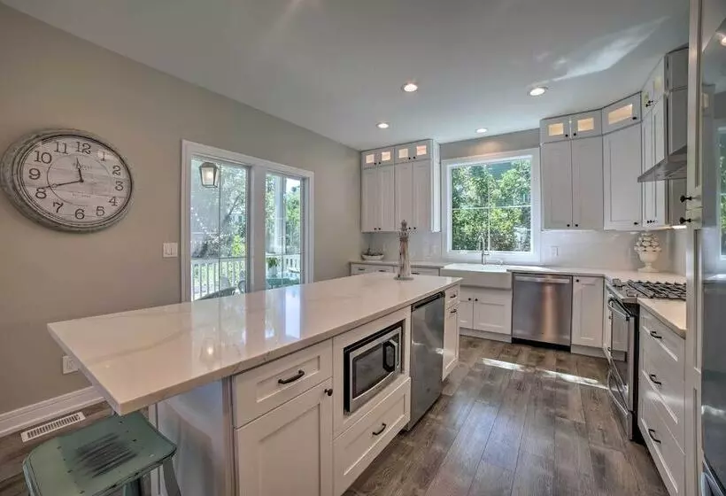 Bright & Airy Home: Chef S Kitchen & Pro Decor!