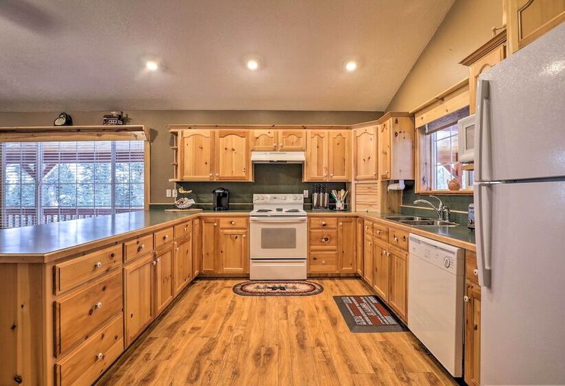 Bright & Cozy Duck Creek Cabin W/ Grill & Fire Pit