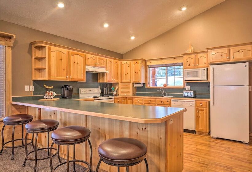 Bright & Cozy Duck Creek Cabin W/ Grill & Fire Pit