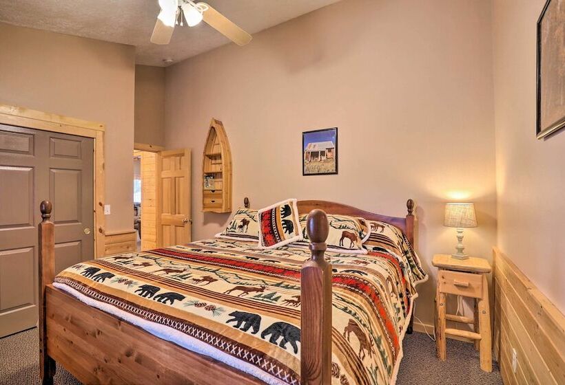 Bright & Cozy Duck Creek Cabin W/ Grill & Fire Pit