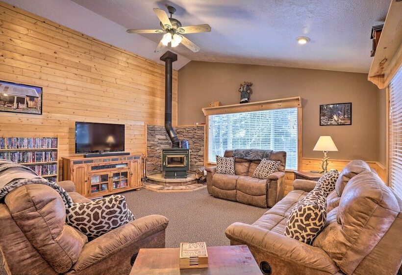 Bright & Cozy Duck Creek Cabin W/ Grill & Fire Pit