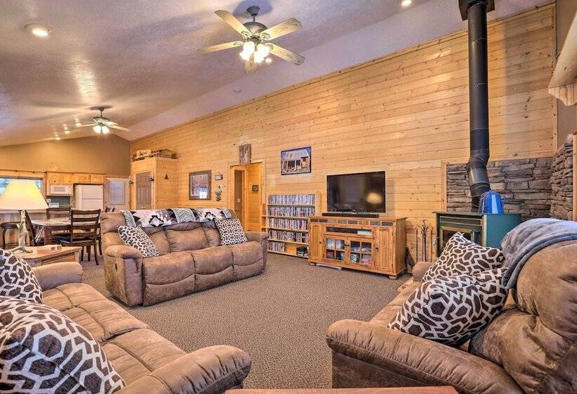 Bright & Cozy Duck Creek Cabin W/ Grill & Fire Pit