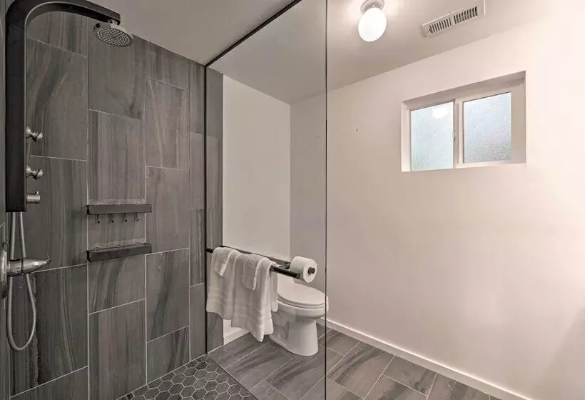 Bright Seattle Cottage W/ Private Backyard Access!