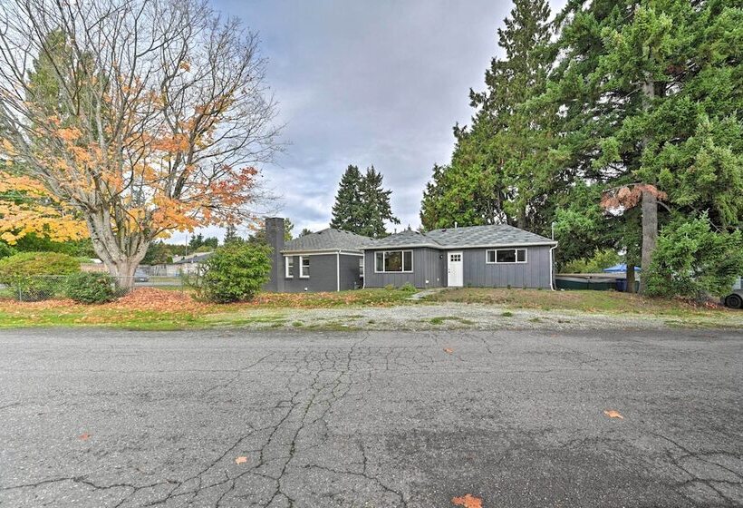 Bright Seattle Cottage W/ Private Backyard Access!