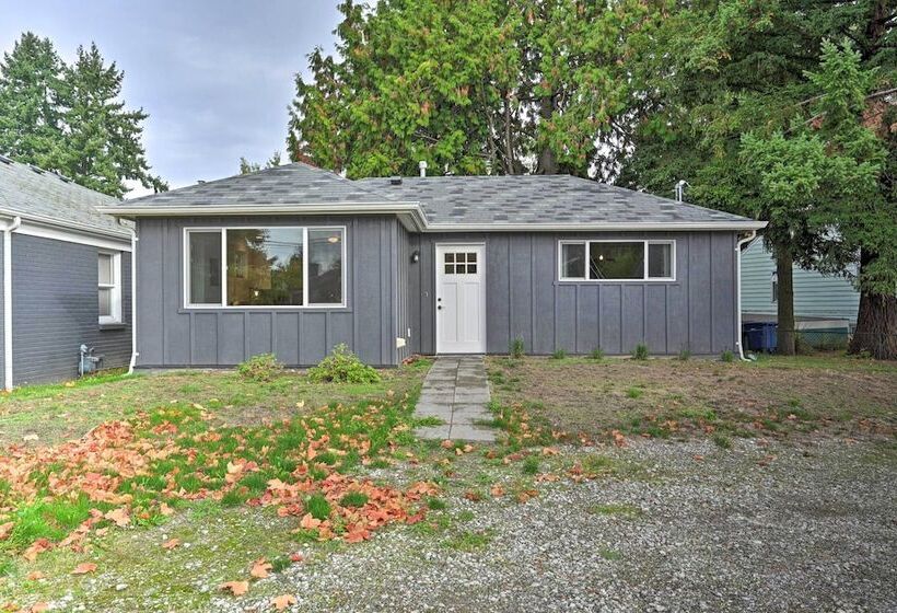 Bright Seattle Cottage W/ Private Backyard Access!