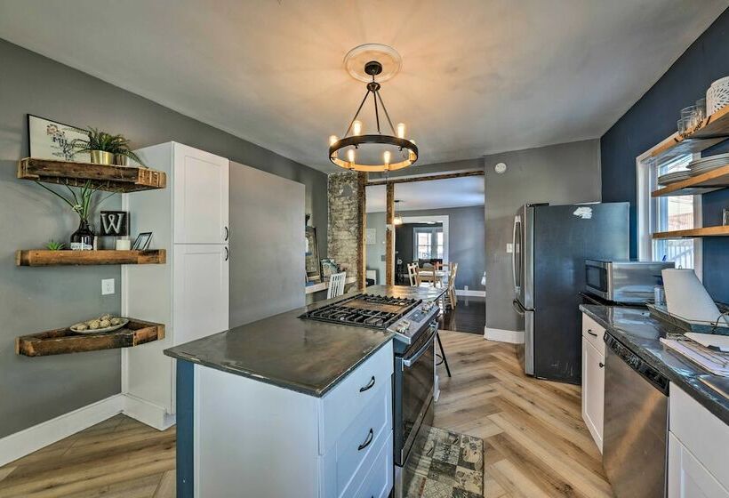 Central Milwaukee Home W/ Hot Tub!