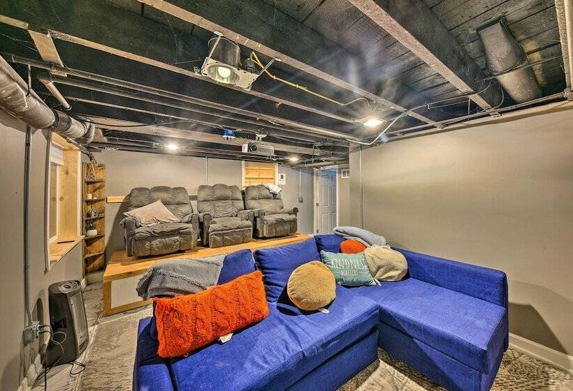 Central Milwaukee Home W/ Hot Tub!