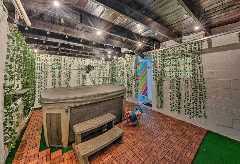 Central Milwaukee Home W/ Hot Tub!