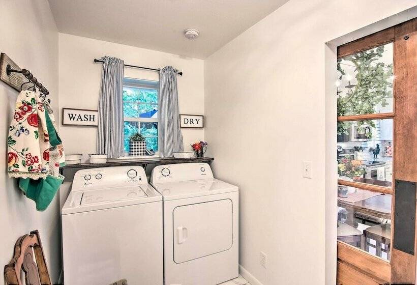 Charming Country Cottage: 5 Mi To Downtown Tulsa!