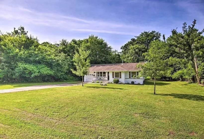 Charming Country Cottage: 5 Mi To Downtown Tulsa!