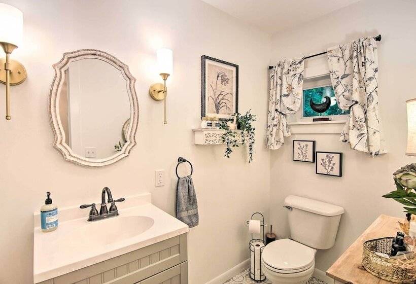 Charming Country Cottage: 5 Mi To Downtown Tulsa!