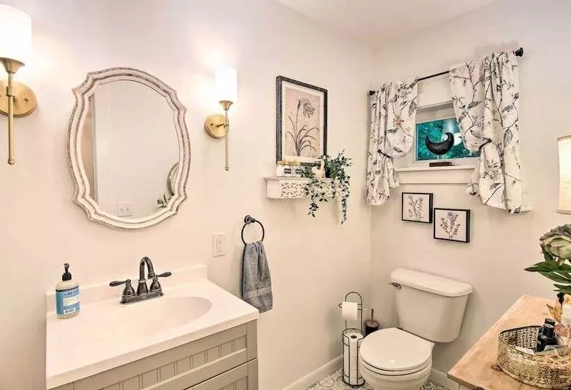 Charming Country Cottage: 5 Mi To Downtown Tulsa!