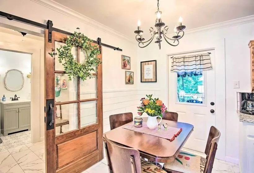 Charming Country Cottage: 5 Mi To Downtown Tulsa!