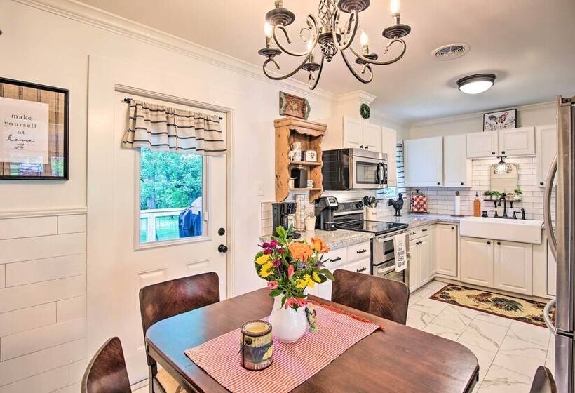 Charming Country Cottage: 5 Mi To Downtown Tulsa!