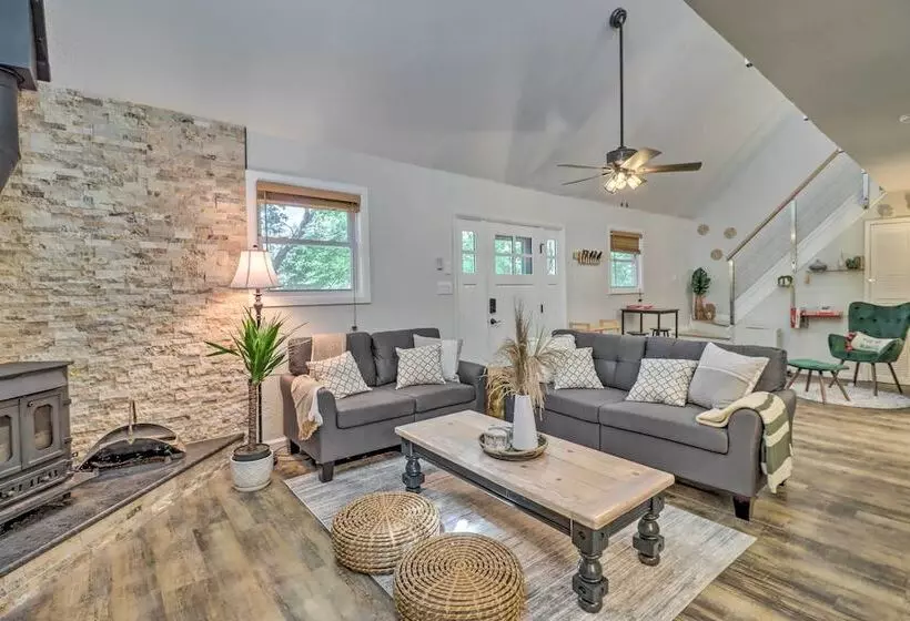 Charming Emerald Lakes Cottage W/ Hot Tub!