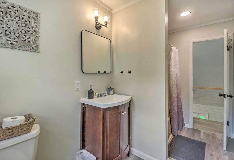 Charming Emerald Lakes Cottage W/ Hot Tub!