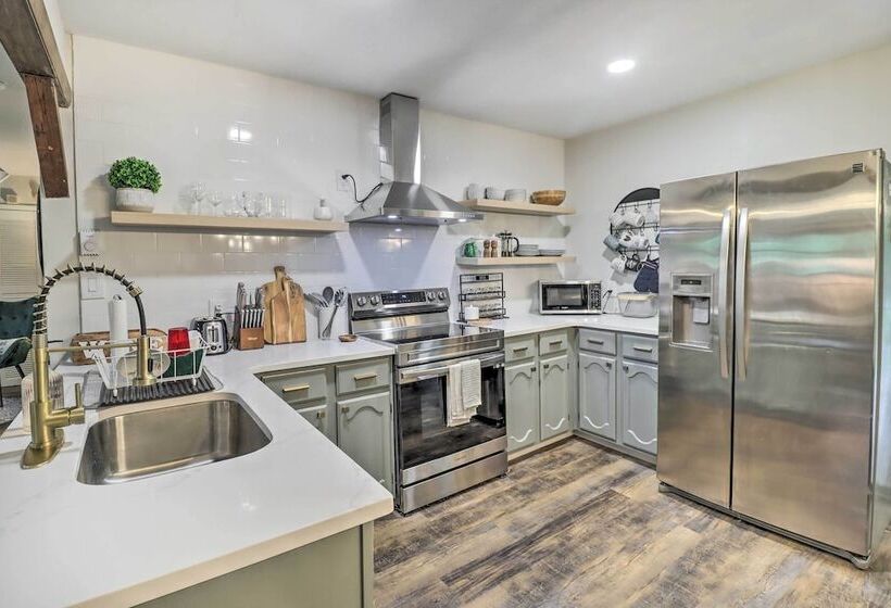 Charming Emerald Lakes Cottage W/ Hot Tub!