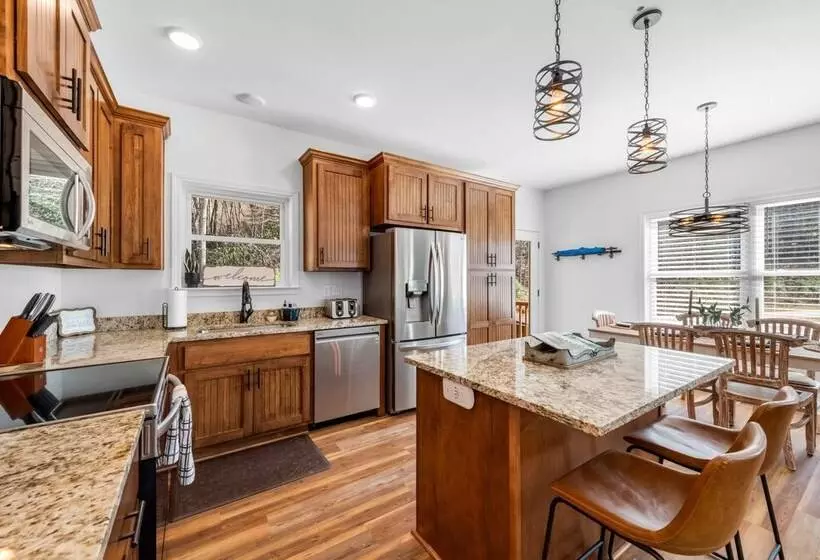 Charming Murphy House With Deck & River Views!