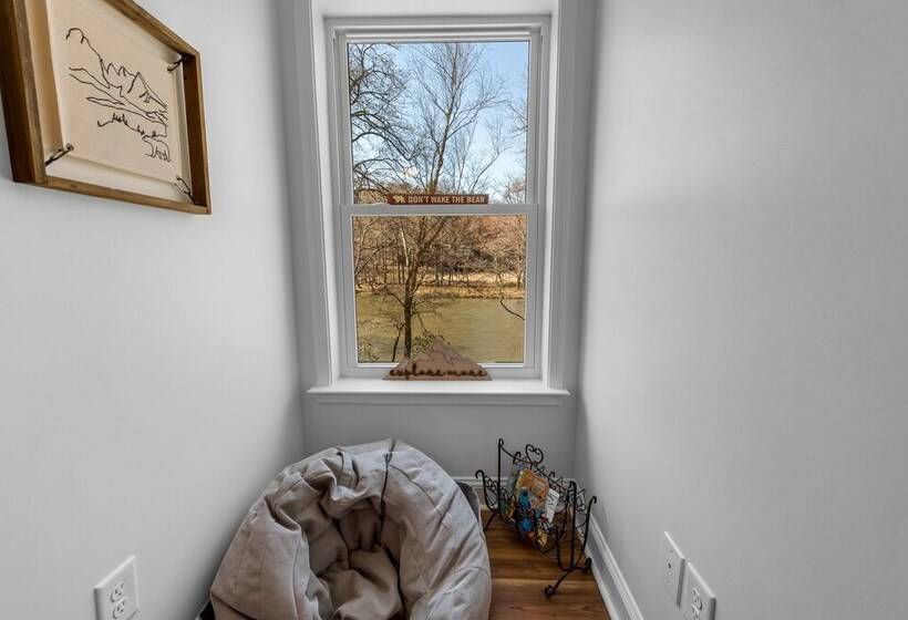 Charming Murphy House With Deck & River Views!