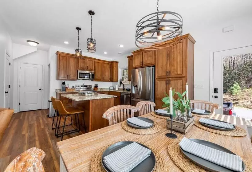 Charming Murphy House With Deck & River Views!