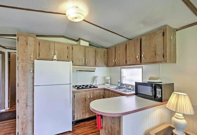 Charming Silver Springs Cabin W/ Forest Views!