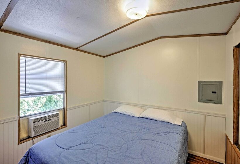 Charming Silver Springs Cabin W/ Forest Views!