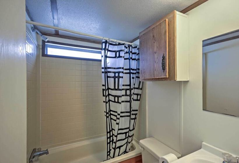 Charming Silver Springs Cabin W/ Forest Views!