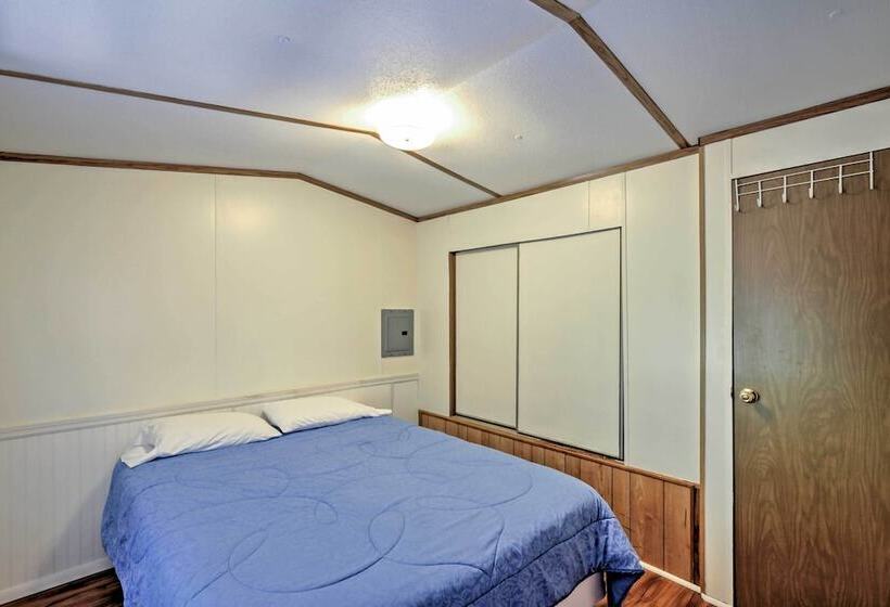 Charming Silver Springs Cabin W/ Forest Views!