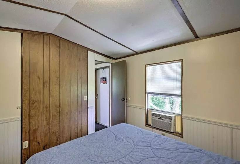 Charming Silver Springs Cabin W/ Forest Views!