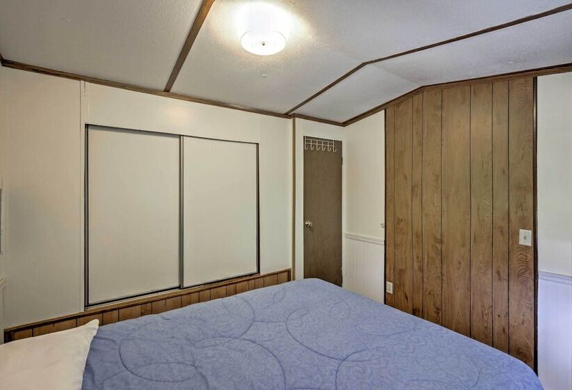 Charming Silver Springs Cabin W/ Forest Views!