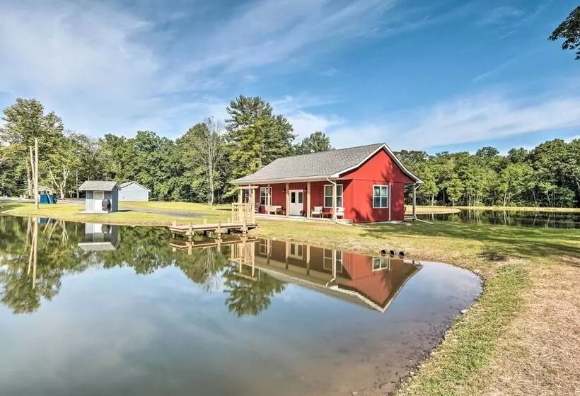 15 Mi To Camelback Mtn: Waterfront Cottage!