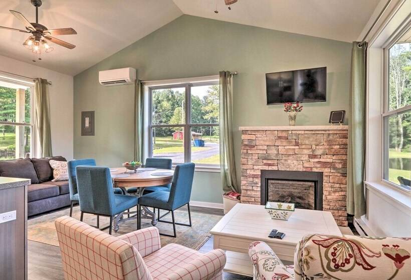 15 Mi To Camelback Mtn: Waterfront Cottage!