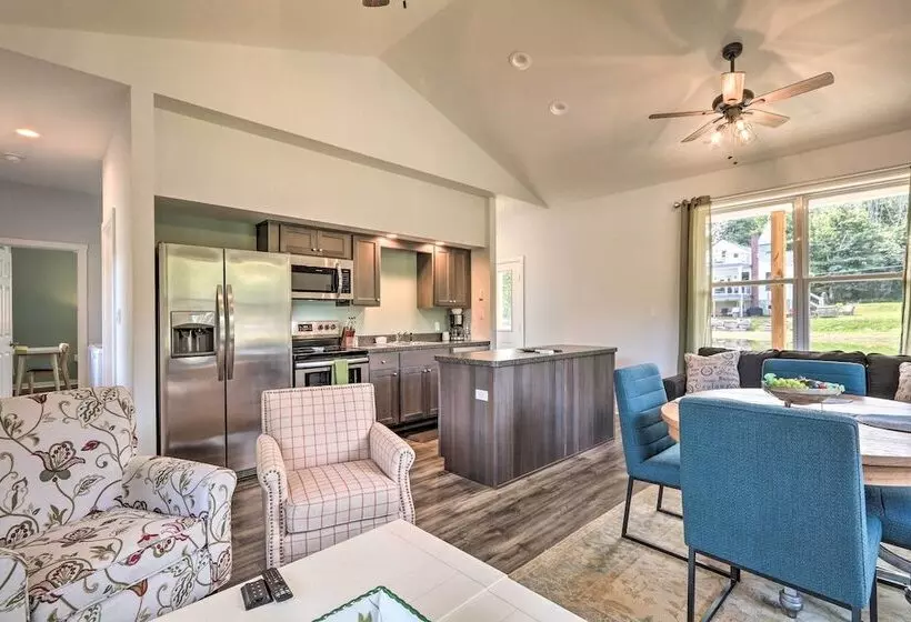 15 Mi To Camelback Mtn: Waterfront Cottage!