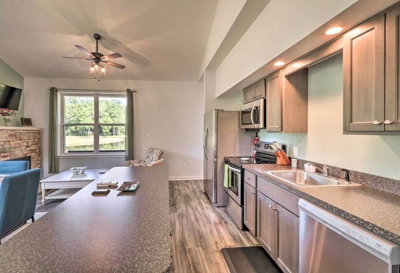 15 Mi To Camelback Mtn: Waterfront Cottage!