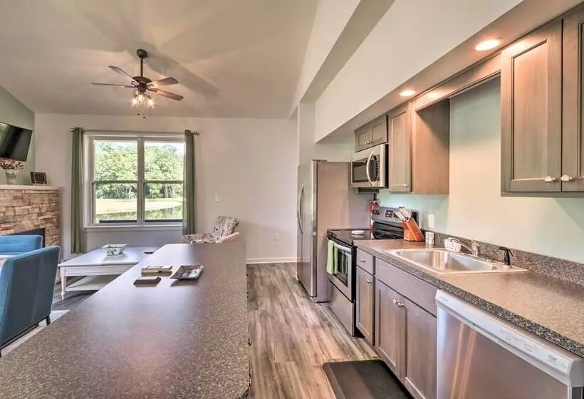 15 Mi To Camelback Mtn: Waterfront Cottage!