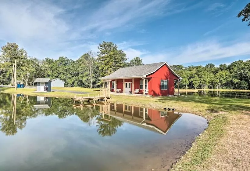 15 Mi To Camelback Mtn: Waterfront Cottage!