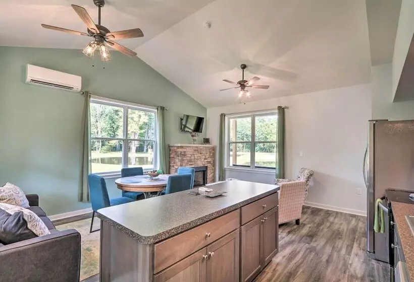 15 Mi To Camelback Mtn: Waterfront Cottage!