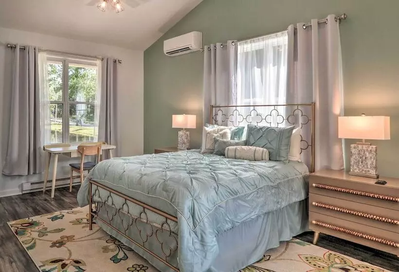 15 Mi To Camelback Mtn: Waterfront Cottage!