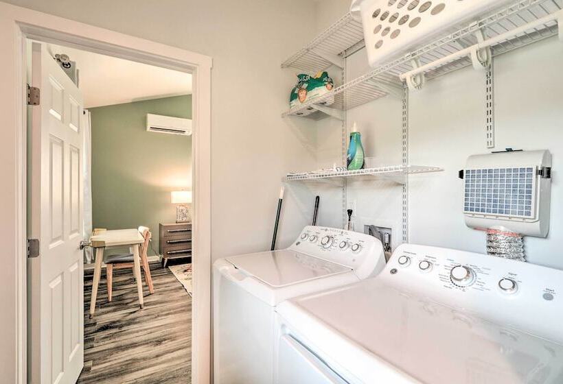 15 Mi To Camelback Mtn: Waterfront Cottage!