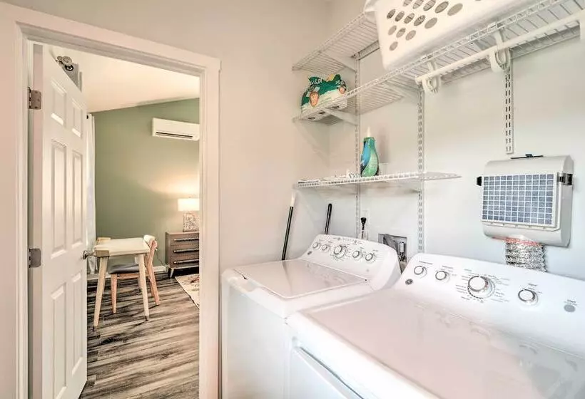 15 Mi To Camelback Mtn: Waterfront Cottage!