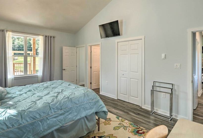 15 Mi To Camelback Mtn: Waterfront Cottage!