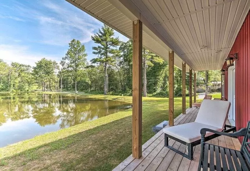 15 Mi To Camelback Mtn: Waterfront Cottage!