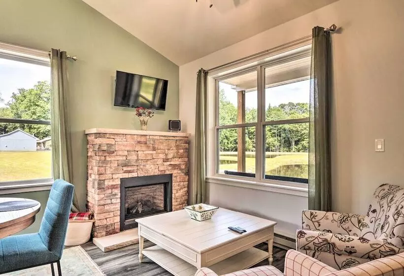 15 Mi To Camelback Mtn: Waterfront Cottage!