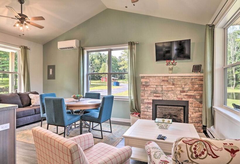 15 Mi To Camelback Mtn: Waterfront Cottage!