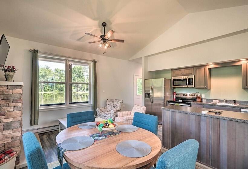 15 Mi To Camelback Mtn: Waterfront Cottage!