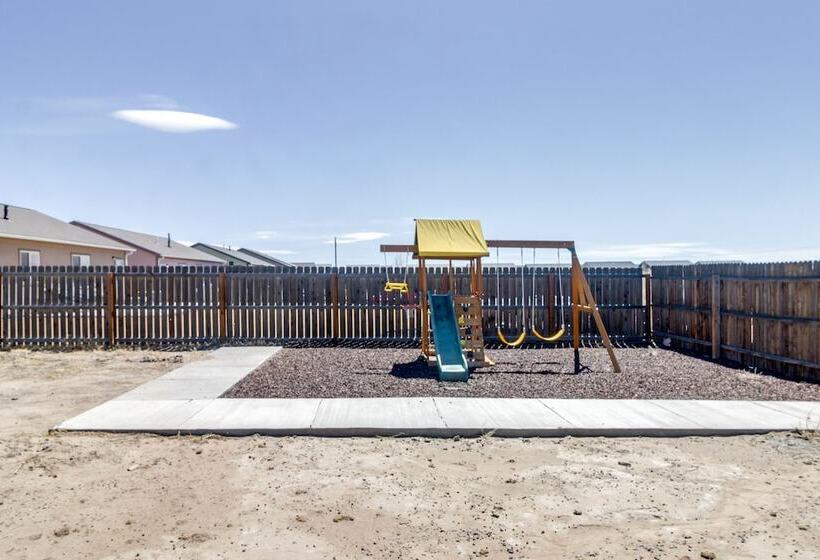 Cozy Colorado Retreat W/ Patio, Grill & Fire Pit!