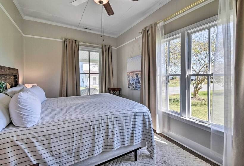 Cozy Currituck Home W/ Fire Pit Near Ferry!