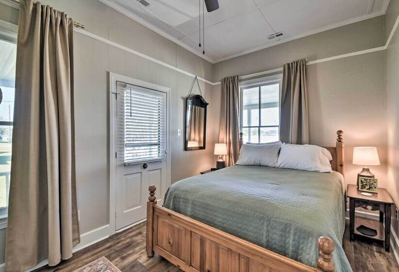 Cozy Currituck Home W/ Fire Pit Near Ferry!