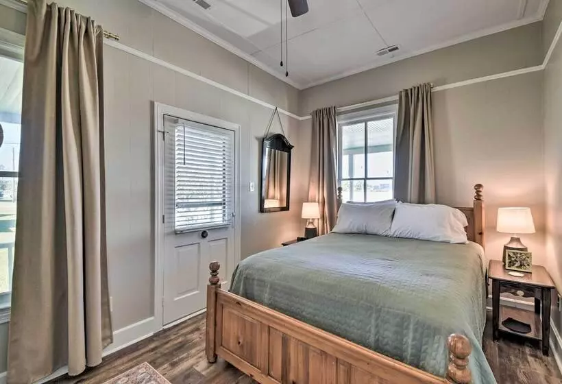 Cozy Currituck Home W/ Fire Pit Near Ferry!